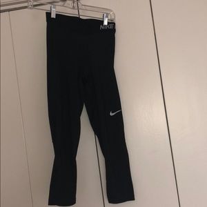 Black nike pro cropped leggings